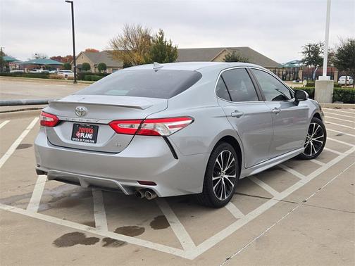 2020 Toyota Camry SE