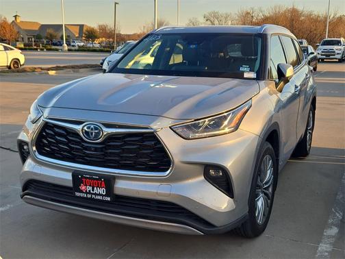 2023 Toyota Highlander Hybrid Platinum
