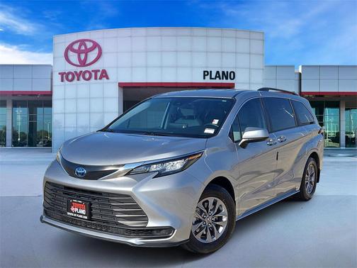 2023 Toyota Sienna LE