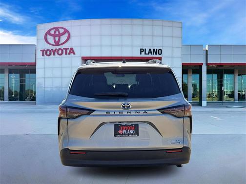 2023 Toyota Sienna LE