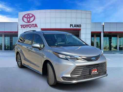 2023 Toyota Sienna LE