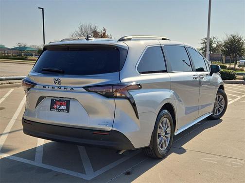 2023 Toyota Sienna LE