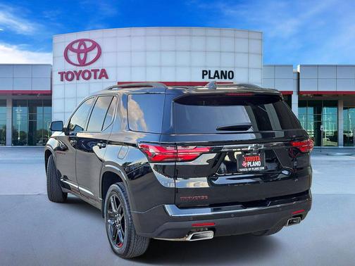 Mosaic Black Metallic 2023 Chevrolet Traverse Premier