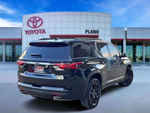 Mosaic Black Metallic 2023 Chevrolet Traverse Premier