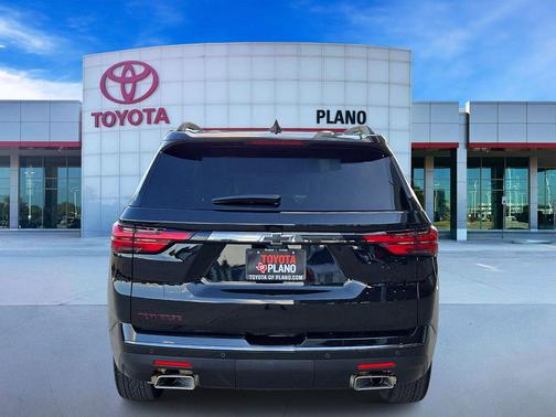 Mosaic Black Metallic 2023 Chevrolet Traverse Premier