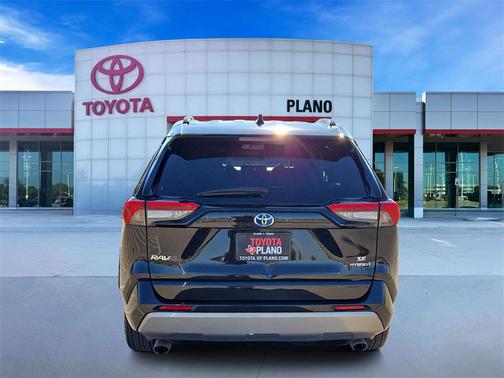 2022 Toyota RAV4 Hybrid SE