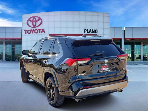 2022 Toyota RAV4 Hybrid SE