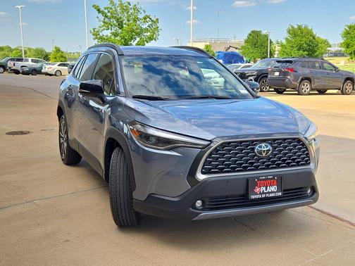 2025 Toyota Corolla Cross XLE