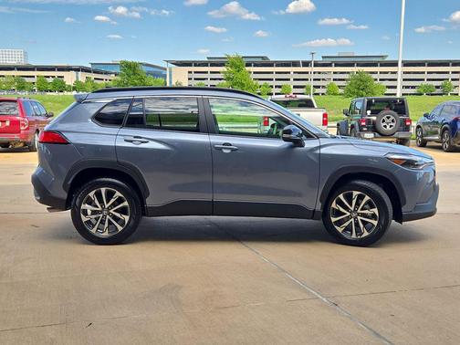 2025 Toyota Corolla Cross XLE