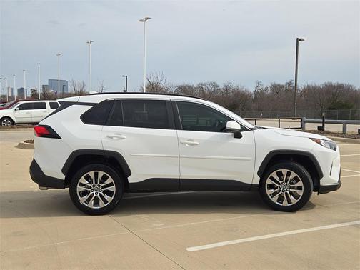 2020 Toyota RAV4 XLE Premium