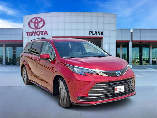 2025 Toyota Sienna LE