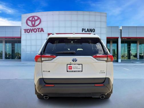2020 Toyota RAV4 Hybrid XLE