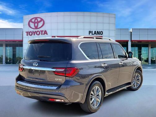 2022 INFINITI QX80 Luxe