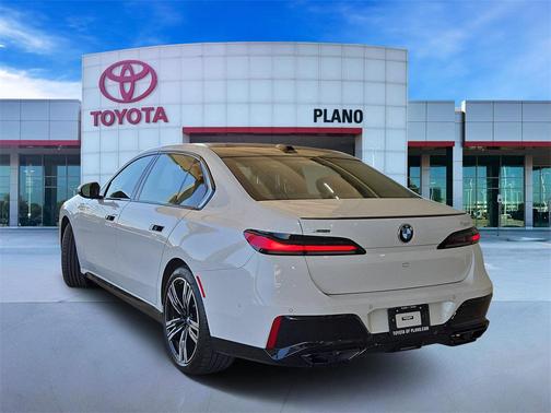 2023 BMW 760 i xDrive