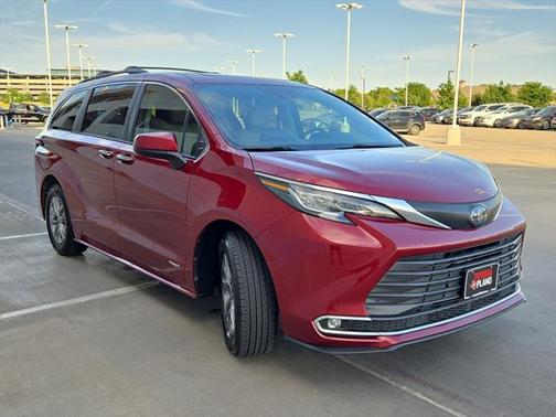 2021 Toyota Sienna XLE 8 Passenger