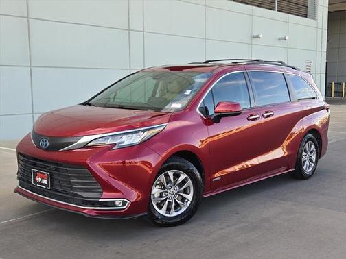 2021 Toyota Sienna XLE 8 Passenger