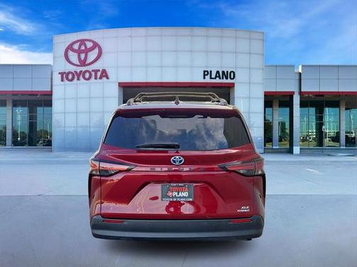 2021 Toyota Sienna XLE 8 Passenger