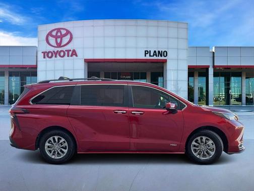 2021 Toyota Sienna XLE 8 Passenger