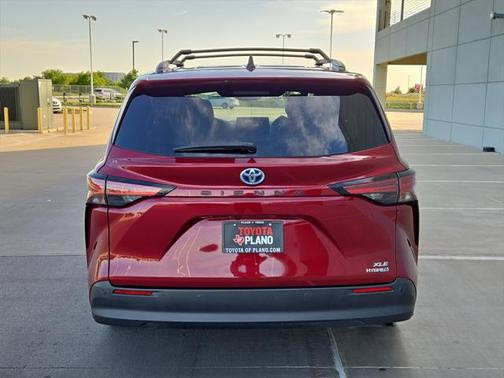 2021 Toyota Sienna XLE 8 Passenger
