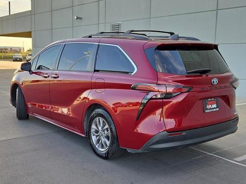 2021 Toyota Sienna XLE 8 Passenger