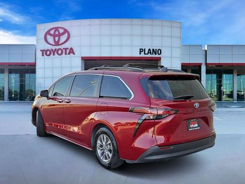 2021 Toyota Sienna XLE 8 Passenger