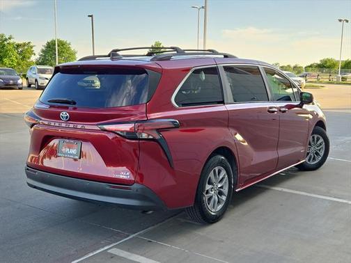 2021 Toyota Sienna XLE 8 Passenger