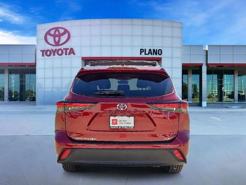 Ruby Flare Pearl 2024 Toyota Highlander XLE