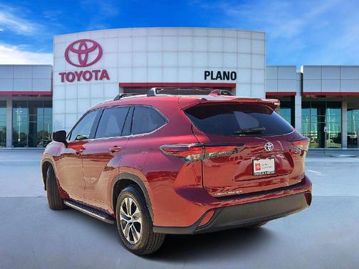 Ruby Flare Pearl 2024 Toyota Highlander XLE