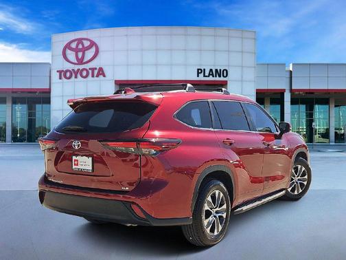 Ruby Flare Pearl 2024 Toyota Highlander XLE