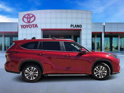 Ruby Flare Pearl 2024 Toyota Highlander XLE