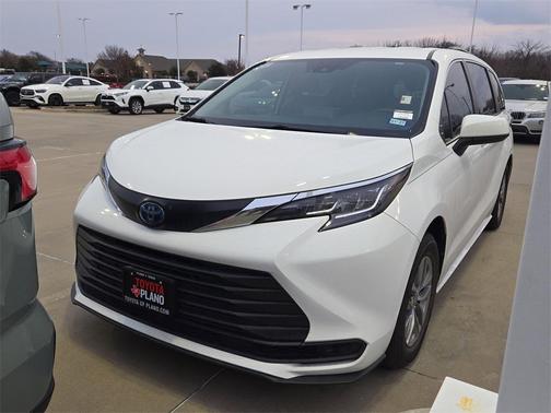 2022 Toyota Sienna LE