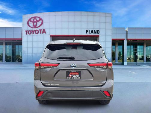 Magnetic Gray Metallic 2023 Toyota Highlander Hybrid LE