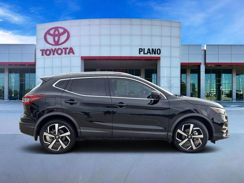 Magnetic Black Pearl 2021 Nissan Rogue Sport SL