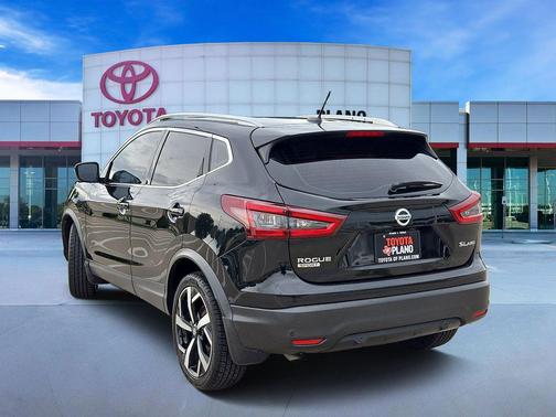 Magnetic Black Pearl 2021 Nissan Rogue Sport SL
