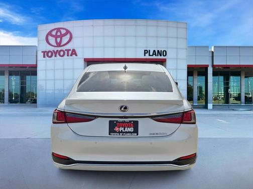 2024 Lexus ES 300h Premium