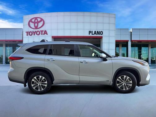 2023 Toyota Highlander Hybrid XLE