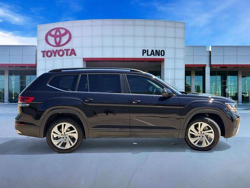 Deep Black Pearl 2023 Volkswagen Atlas 3.6L SE w/Technology