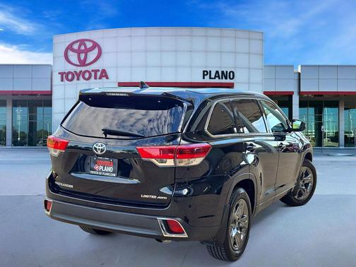 Midnight Black Metallic 2017 Toyota Highlander Limited