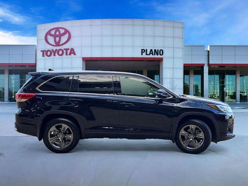 Midnight Black Metallic 2017 Toyota Highlander Limited