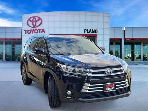 Midnight Black Metallic 2017 Toyota Highlander Limited