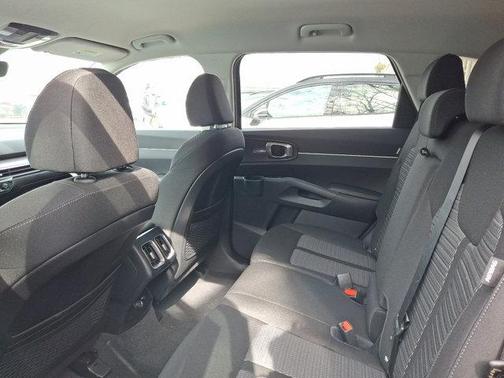 2025 Kia Sorento LX
