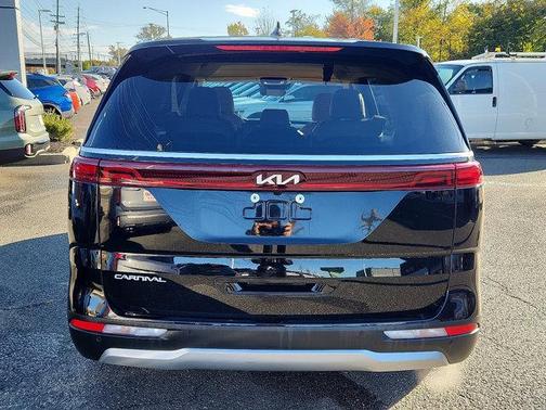 2024 Kia Carnival LX