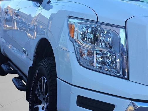 2021 Nissan Titan SV