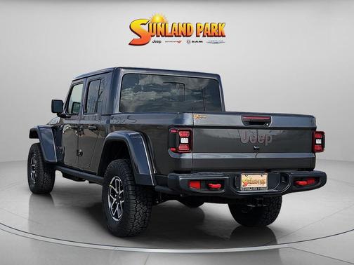 Granite Crystal Clearcoat Metallic 2026 Jeep Gladiator Rubicon