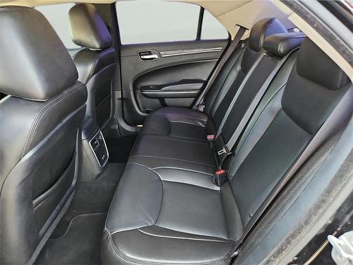2022 Chrysler 300 Touring L