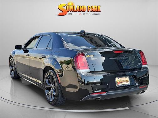 2022 Chrysler 300 Touring L