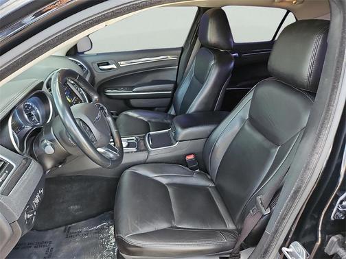 2022 Chrysler 300 Touring L