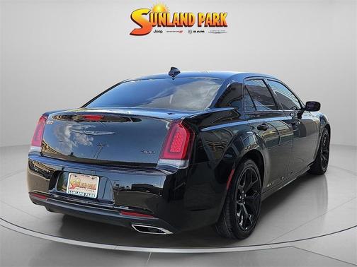2022 Chrysler 300 Touring L