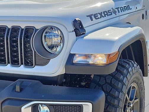Bright White Clearcoat 2026 Jeep Gladiator Texas Trail