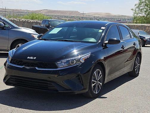 Aurora Black 2024 Kia Forte LXS